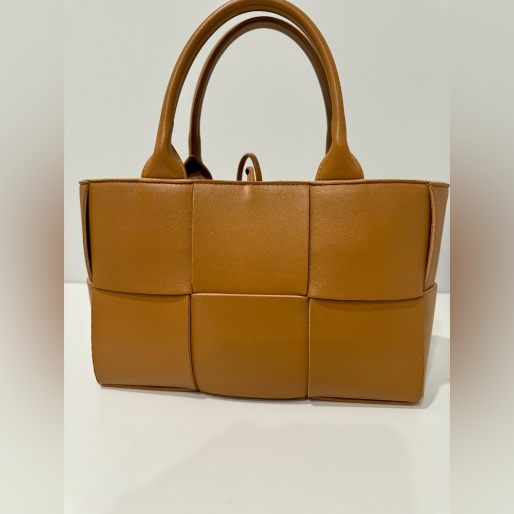 EXCELLENT CONDITION BOTTEGA VENETA Mini Arco Tote
